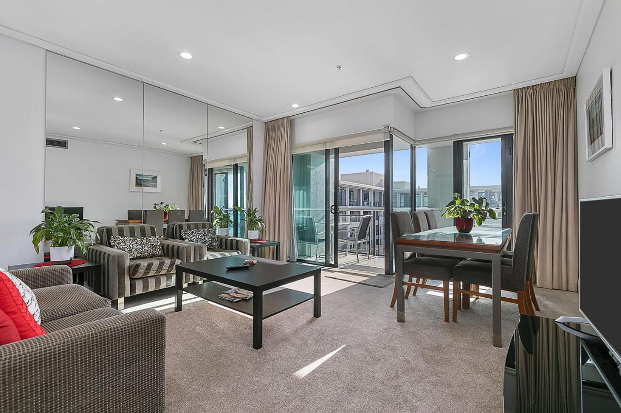 Stunning & Spacious Haven On The Waterfront! โอ๊คแลนด์ ภายนอก รูปภาพ