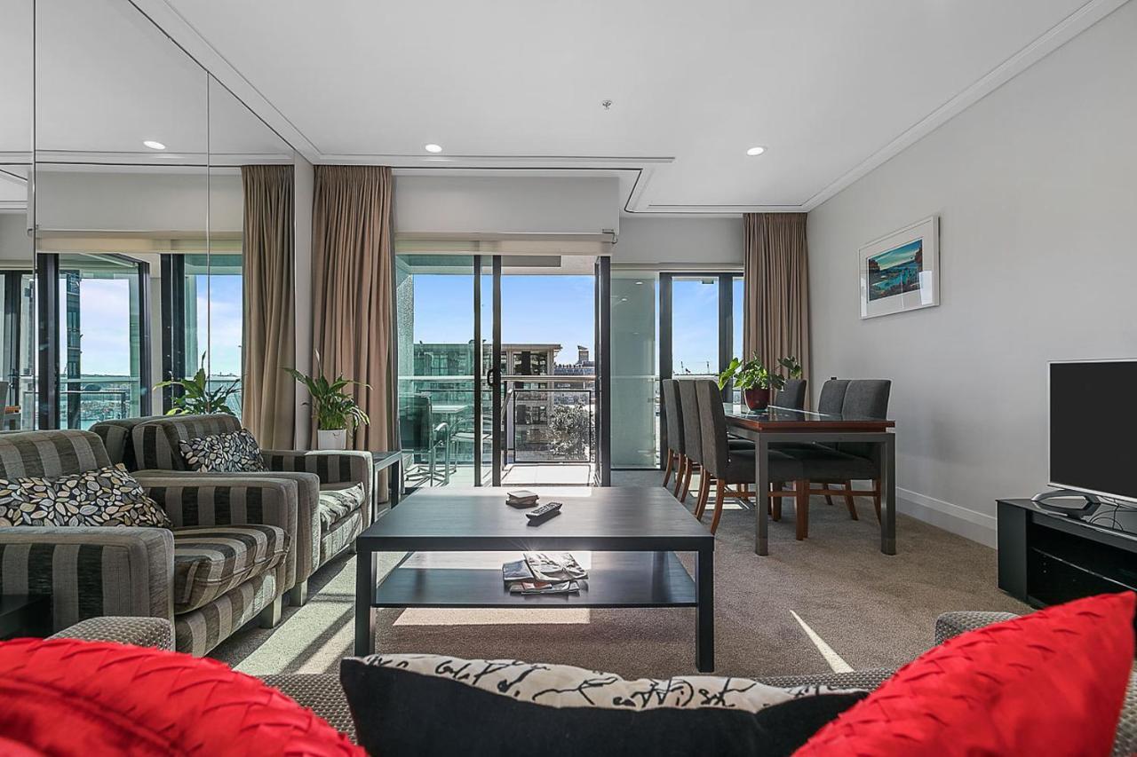 Stunning & Spacious Haven On The Waterfront! โอ๊คแลนด์ ภายนอก รูปภาพ